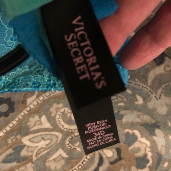Victoria’s Secret Bra 34D - Picture 2 of 2